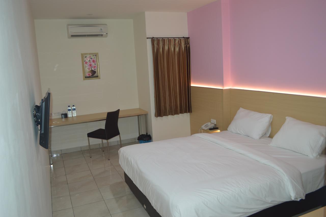 I&M Hotel Surabaya Exteriör bild